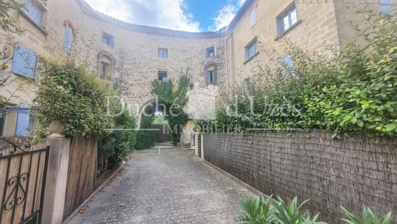 A louer APPARTEMENT T3 71 M2  UZES
