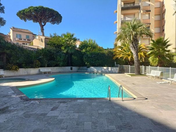 A vendre APPARTEMENT T2 45 M2 TERRASSE BORD DE MER SAINTE MAXIME