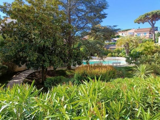 A vendre APPARTEMENT T2 45 M2 TERRASSE BORD DE MER SAINTE MAXIME