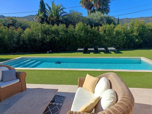 A vendre MAISON  5 PIECES 140 M2  PLAN DE LA TOUR