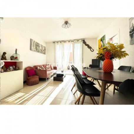 A louer APPARTEMENT T4 65 M2 TERRASSE BORD DE MER SAINTE MAXIME