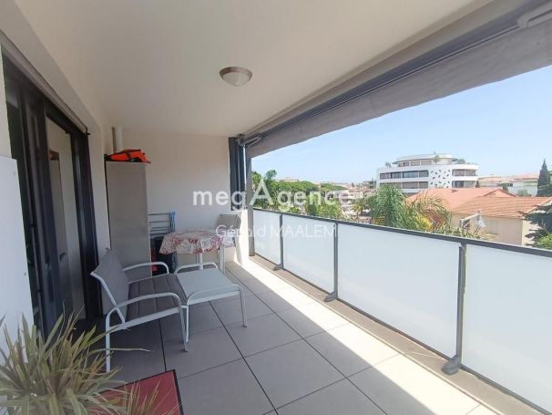 A louer APPARTEMENT DE PRESTIGE T2 48 M2 TERRASSE BORD DE MER FREJUS