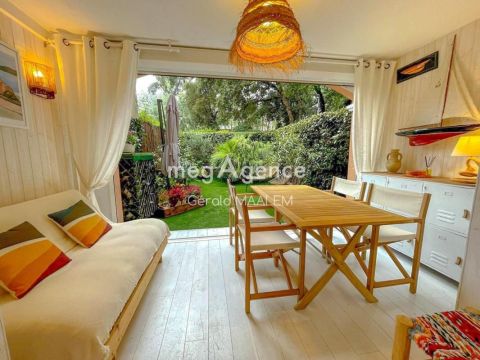 A louer APPARTEMENT DE PRESTIGE T3 49 M2 BORD DE MER LA CROIX VALMER