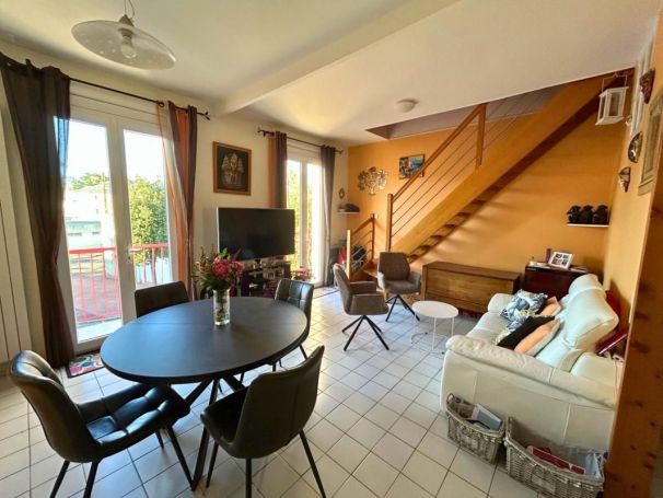 A louer APPARTEMENT DUPLEX T6 117 M2 BORD DE MER LES SABLES D OLONNE