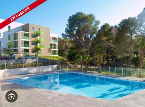 A louer APPARTEMENT T2 50 M2 TERRASSE BORD DE MER SAINT RAPHAEL