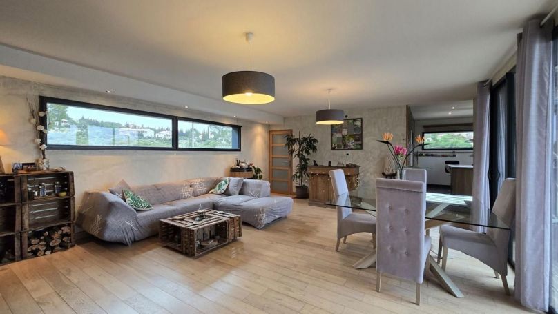 MAISON  BOIS  VINGRAU