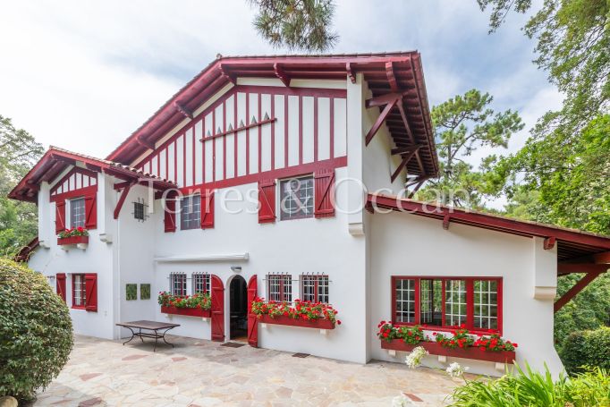 A vendre MAISON  14 PIECES 450 M2 BORD DE MER SOORTS HOSSEGOR