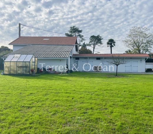 A vendre MAISON  2 PIECES 140 M2  ANGRESSE