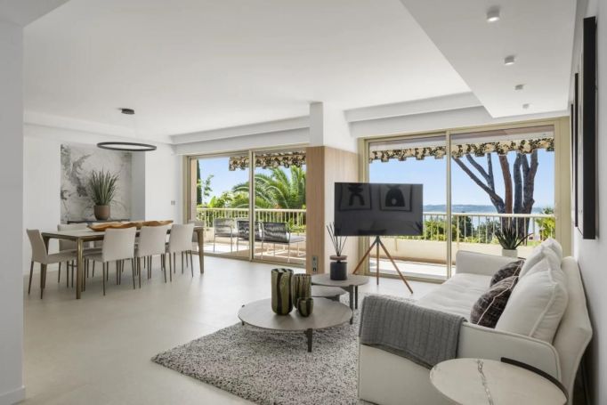 A louer APPARTEMENT T5 121 M2 TERRASSE VUE MER CANNES