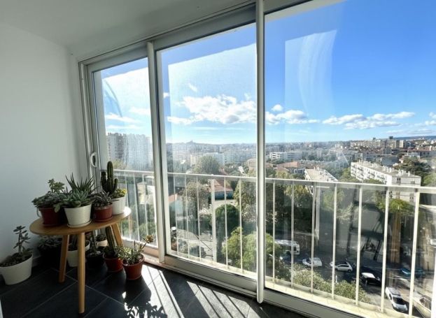 A vendre APPARTEMENT DUPLEX T4 65 M2 BORD DE MER MARSEILLE 4EME