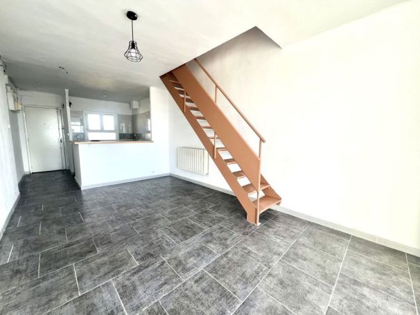 A vendre APPARTEMENT DUPLEX T4 65 M2 BORD DE MER MARSEILLE 4EME