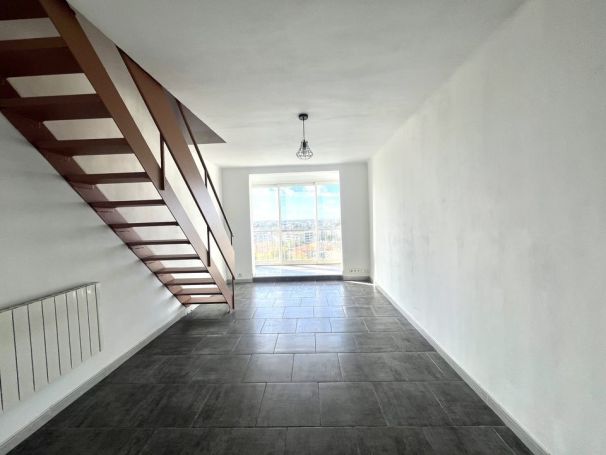 A vendre APPARTEMENT DUPLEX T4 65 M2 BORD DE MER MARSEILLE 4EME