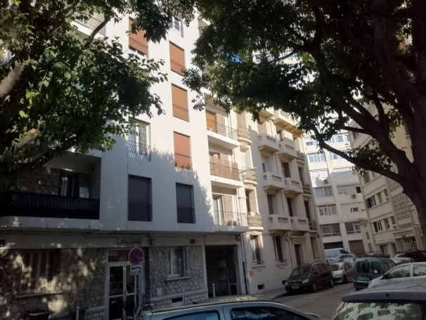 A louer APPARTEMENT NEUF T2 49 M2 BORD DE MER TOULON