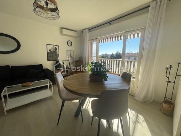 A louer APPARTEMENT T3 60 M2 BORD DE MER CANNES
