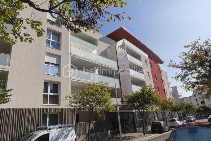 A louer APPARTEMENT T3 69 M2 TERRASSE  NIMES