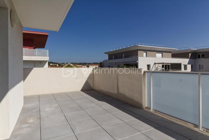 A louer APPARTEMENT T3 69 M2 TERRASSE  NIMES