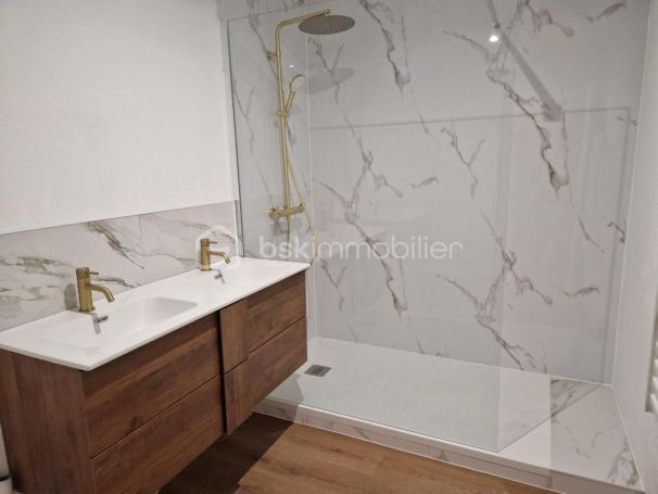 A louer APPARTEMENT NEUF T2 59 M2 TERRASSE BORD DE MER TOULON