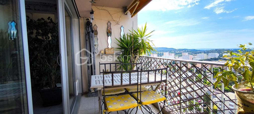 A louer APPARTEMENT T3 60 M2 TERRASSE  SALON DE PROVENCE