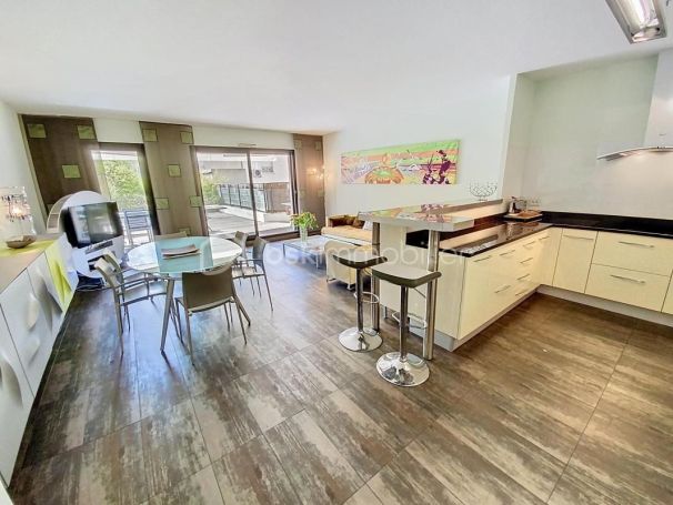 A louer APPARTEMENT DE PRESTIGE T4 108 M2 TERRASSE BORD DE MER CANNES