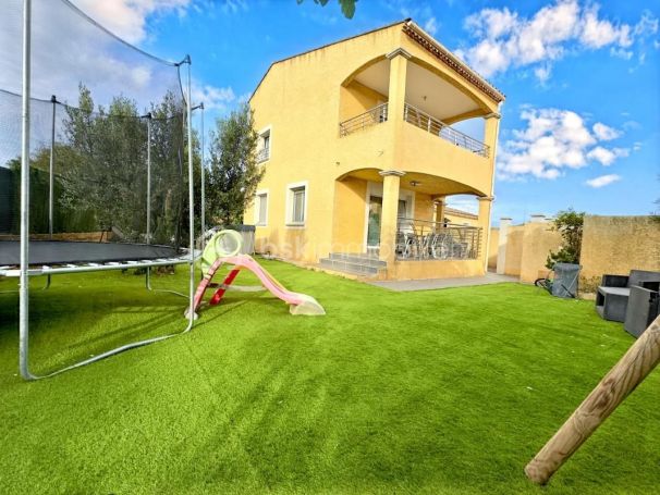 A louer MAISON  CONTEMPORAINE  SAINT GILLES