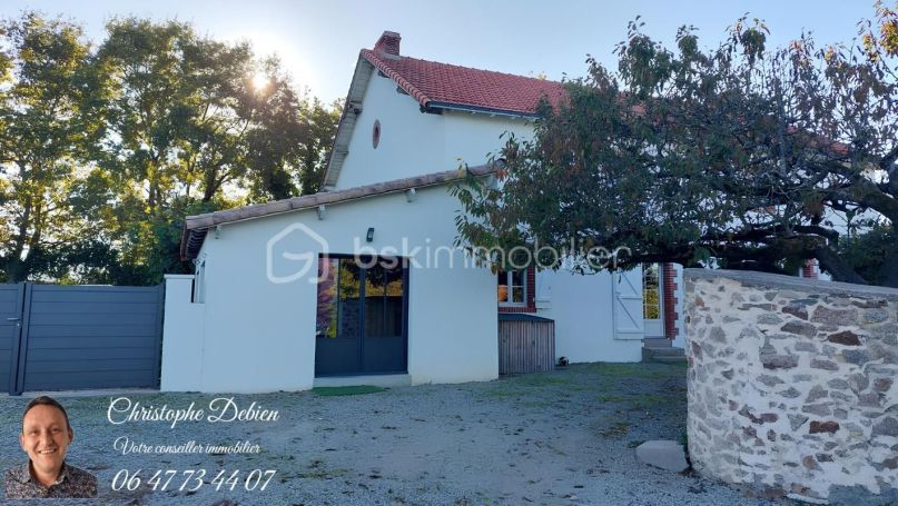 A louer LONGèRE  8 PIECES 203 M2  BOUFFERE