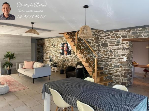 A louer LONGèRE  8 PIECES 203 M2  BOUFFERE