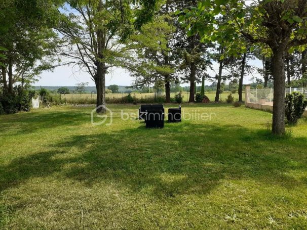 A louer MAISON  8 PIECES 239 M2  SAINT QUENTIN LA POTERIE