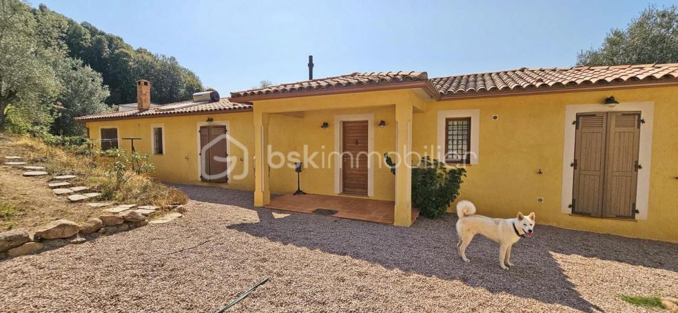 A louer MAISON  9 PIECES 246 M2 BORD DE MER AJACCIO