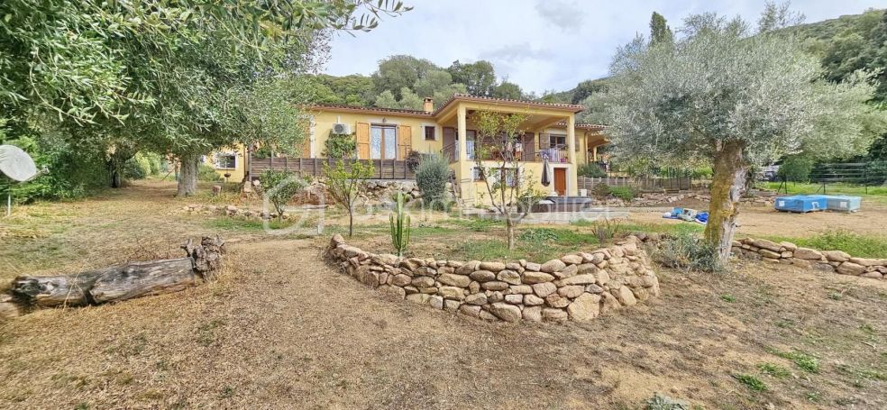 A louer MAISON  9 PIECES 246 M2 BORD DE MER AJACCIO