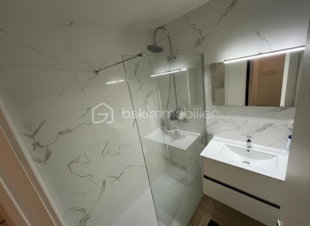 A louer STUDIO  32 M2 TERRASSE BORD DE MER CANNES