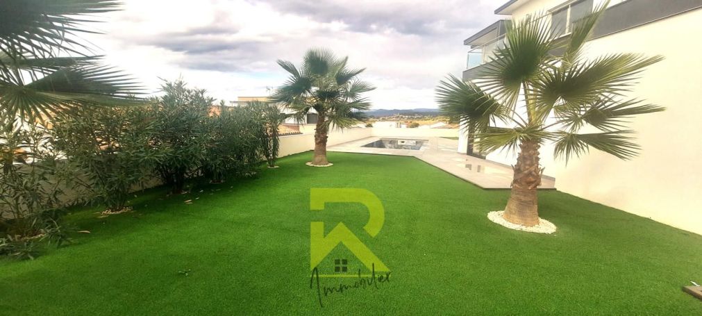 A louer MAISON  5 PIECES 132 M2  THEZAN LES BEZIERS