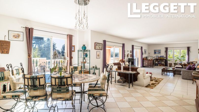 A vendre MAISON  7 PIECES 300 M2 BORD DE MER NICE