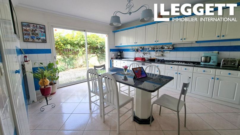 A louer MAISON  6 PIECES 200 M2  LE BOUSCAT