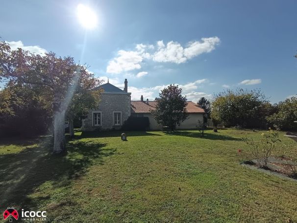 A louer MAISON  DE MAîTRE  SAINT ETIENNE DE BRILLOUET