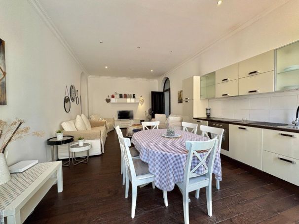 A louer APPARTEMENT T3 75 M2 VUE MER NICE