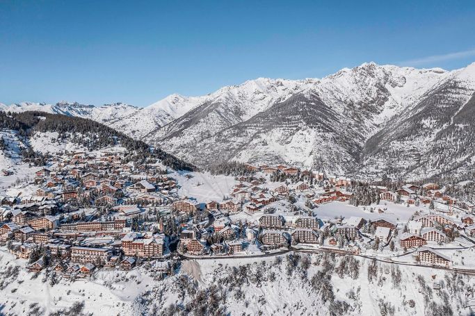 A louer STUDIO NEUF  21 M2 TERRASSE  SAINT ETIENNE DE TINEE