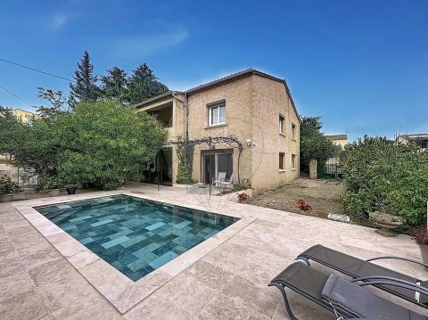 A louer MAISON  8 PIECES 204 M2  BAGNOLS SUR CEZE