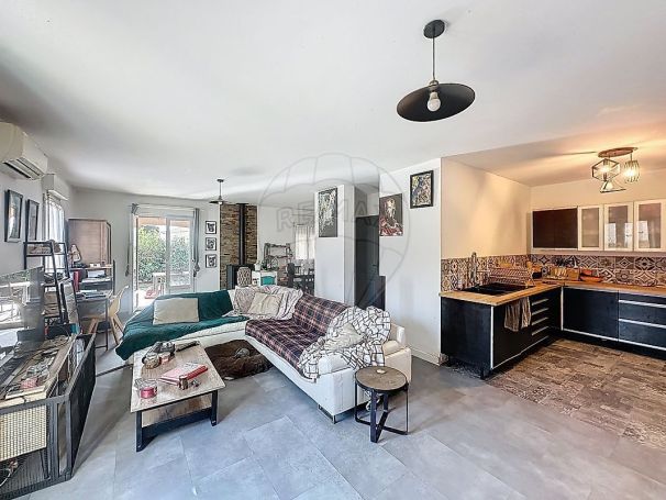 A louer MAISON  6 PIECES 106 M2  GARONS