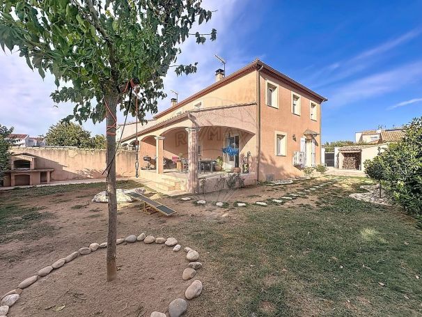 A louer MAISON  6 PIECES 106 M2  GARONS