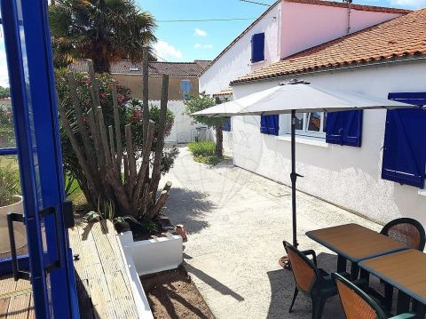 A louer LOFT 6 PIECES 325 M2 BORD DE MER MARENNES