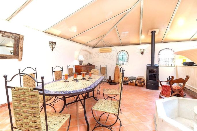 A louer LOFT  6 PIECES 325 M2 BORD DE MER MARENNES