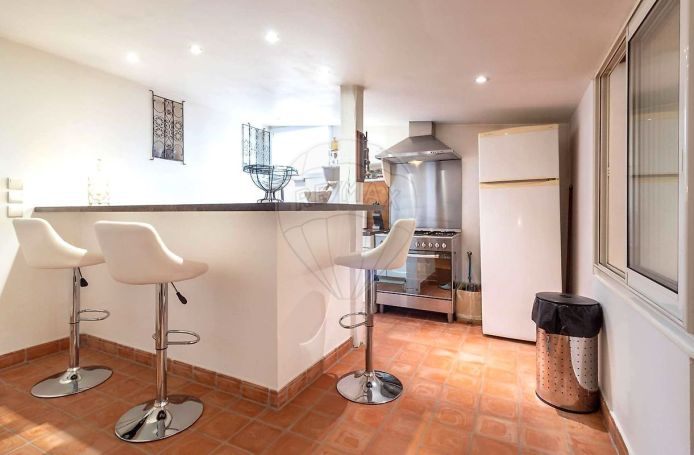 A louer LOFT  6 PIECES 325 M2 BORD DE MER MARENNES