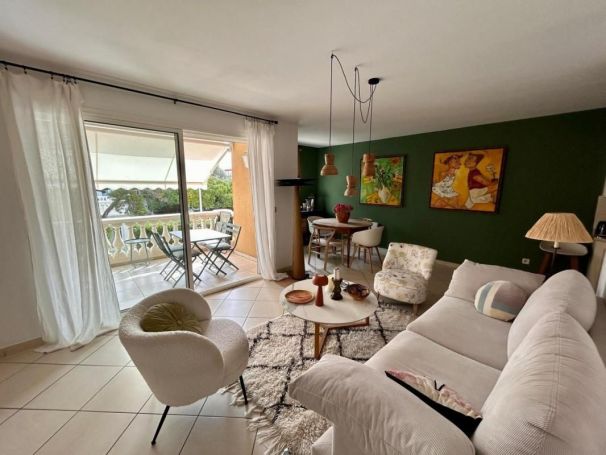 A louer APPARTEMENT NEUF T3 90 M2 TERRASSE BORD DE MER SAINTE MAXIME