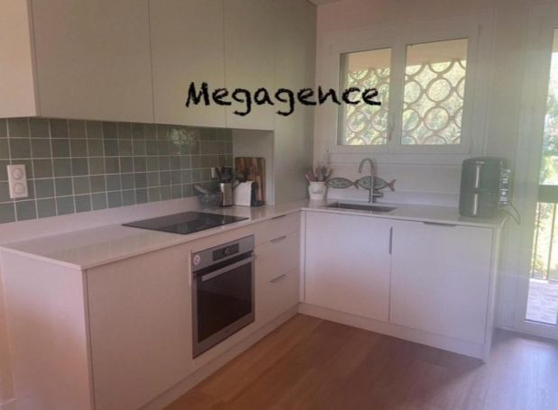 A louer APPARTEMENT T2 49 M2 TERRASSE BORD DE MER LE LAVANDOU