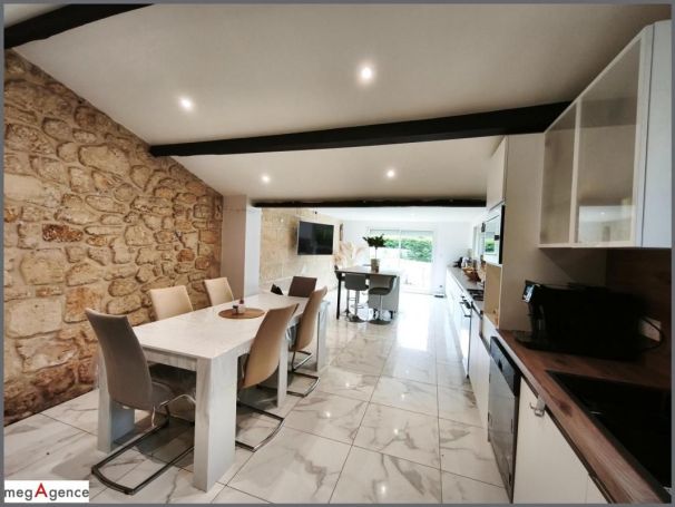 A louer LONGèRE  8 PIECES 243 M2  CEZAC