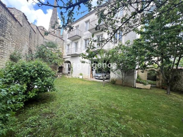 A louer APPARTEMENT  216 M2  FONTENAY LE COMTE