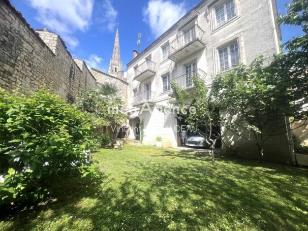 A louer APPARTEMENT  216 M2  FONTENAY LE COMTE