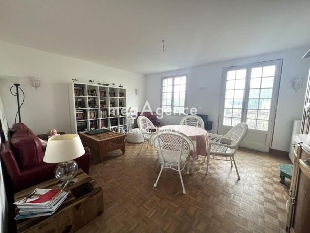 A louer APPARTEMENT  216 M2  FONTENAY LE COMTE