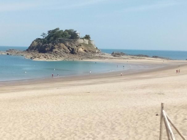 vente Terrain constructible à vendre à Saint-Coulomb, proche de la mer