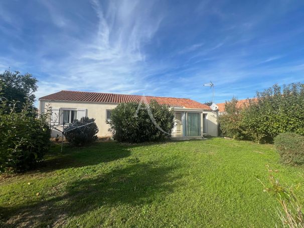 A vendre MAISON  4 PIECES 92 M2 BORD DE MER LONGEVILLE SUR MER